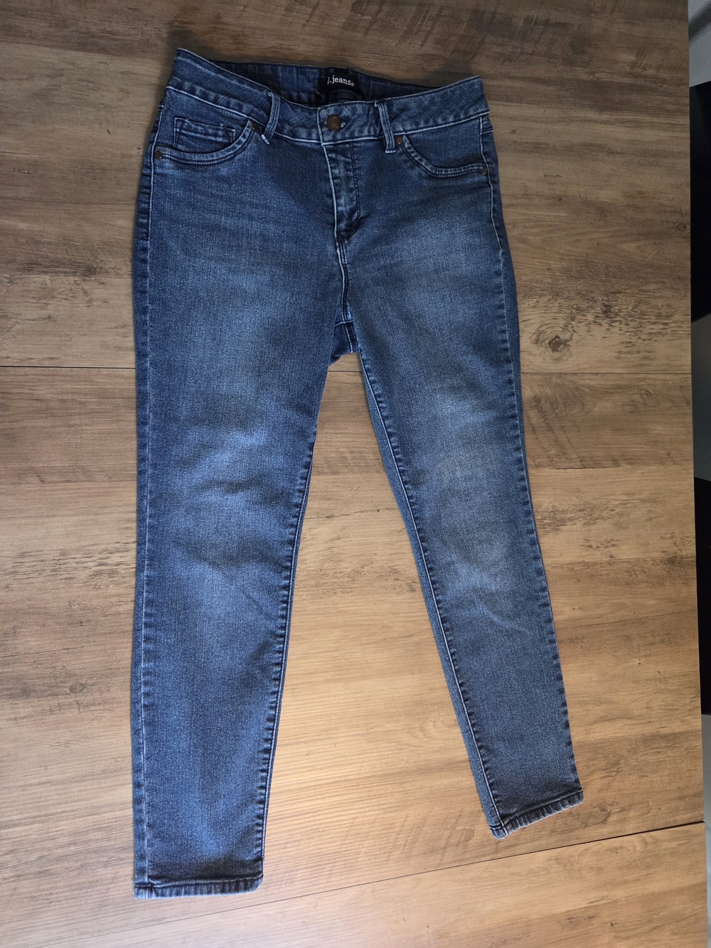 d. jeans Women's Skinny Stretch Jeans in Medium Blue